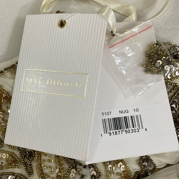 NWT Mac Duggal Style 5107 Plunging Neckline Sequins Gown Dress Gold Nude Size 10 - Picture 8 of 15